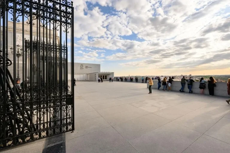 la galería de las colecciones reales abrirá gratis hasta la madrugada del domingo por la visita