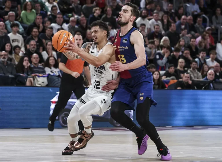 El Barça busca cerrar el partido ante un UCAM Murcia en apuros