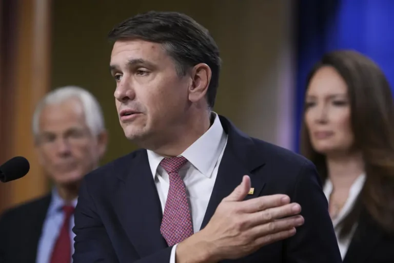 Trump designa a Todd Blanche como nuevo fiscal general tras dos meses en el cargo