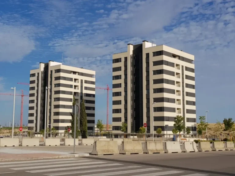La compraventa de viviendas disminuye un 3,2% en abril y suma cuatro meses consecutivos de caídas