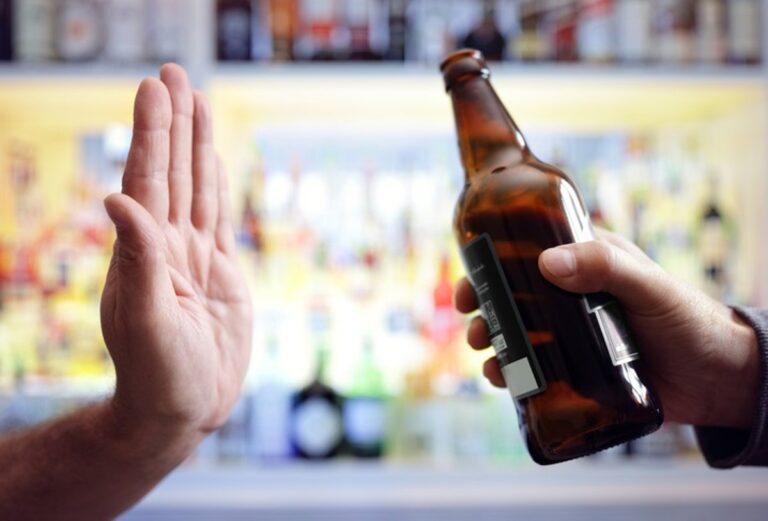 El consumo de alcohol en jóvenes desciende un 60% en 20 años, mientras crece el atracón en