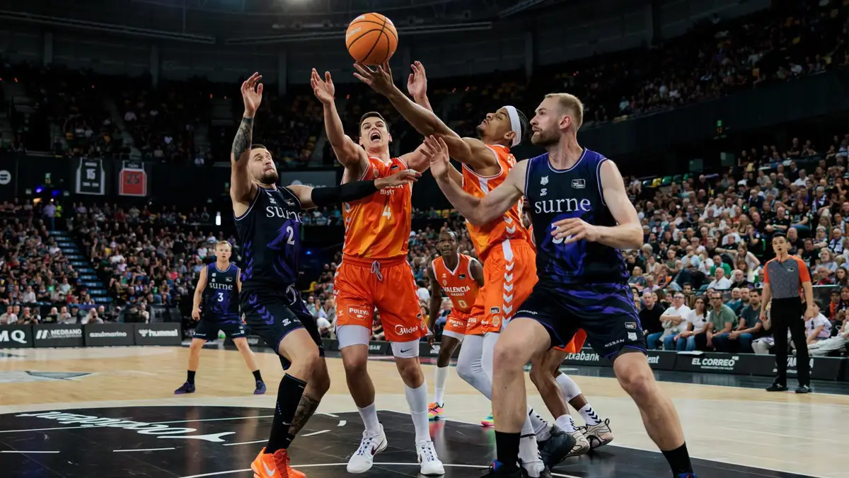El Valencia Basket avanza a semifinales con una victoria contundente en Miribilla