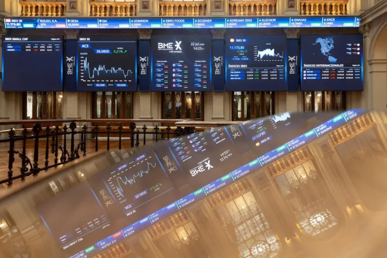 El Ibex 35 baja un 0,4% y se sitúa por debajo de los 18.300 puntos, con el crudo a 97 dólares