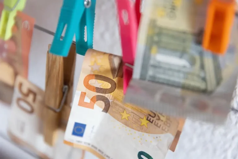 El Tesoro coloca 2.962 millones en letras con los intereses más altos en más de un año a la