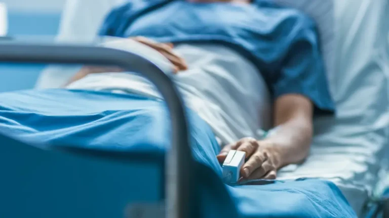 El síntoma postoperatorio en mayores de 70 años que puede predecir demencia futura