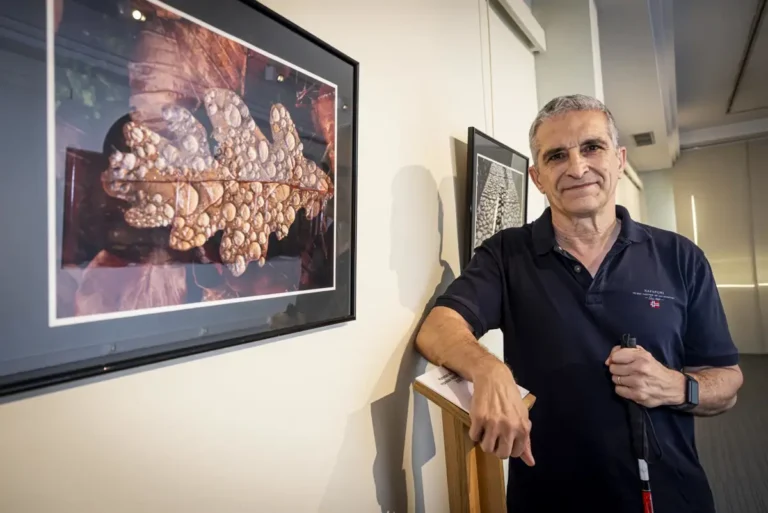 Arte y superación: la exposición de Rafael Zapata que rompe barreras en el Museo Tiflológico