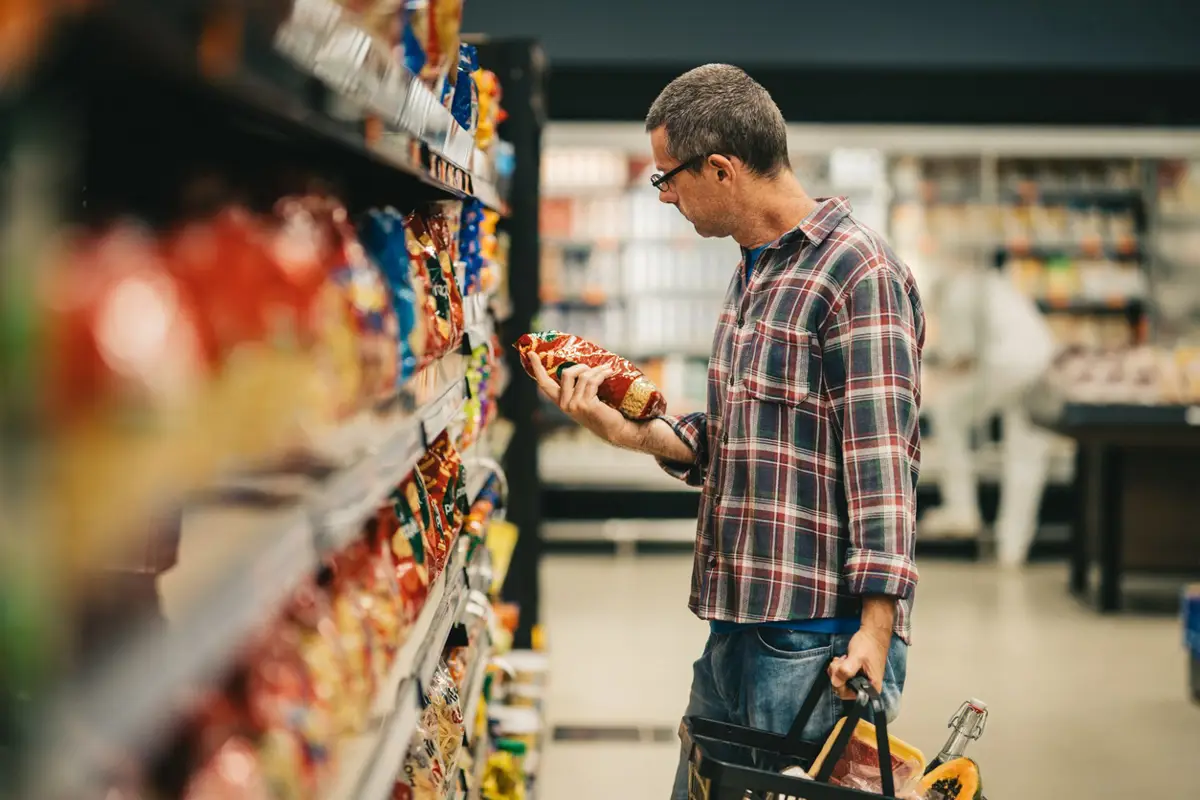 No todos los ultraprocesados son iguales: informe sobre opciones saludables y comida basura