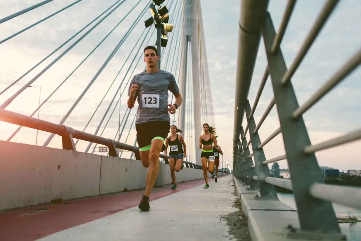 correr maratones afecta el corazón, pero su impacto positivo o negativo es incierto entre expertos