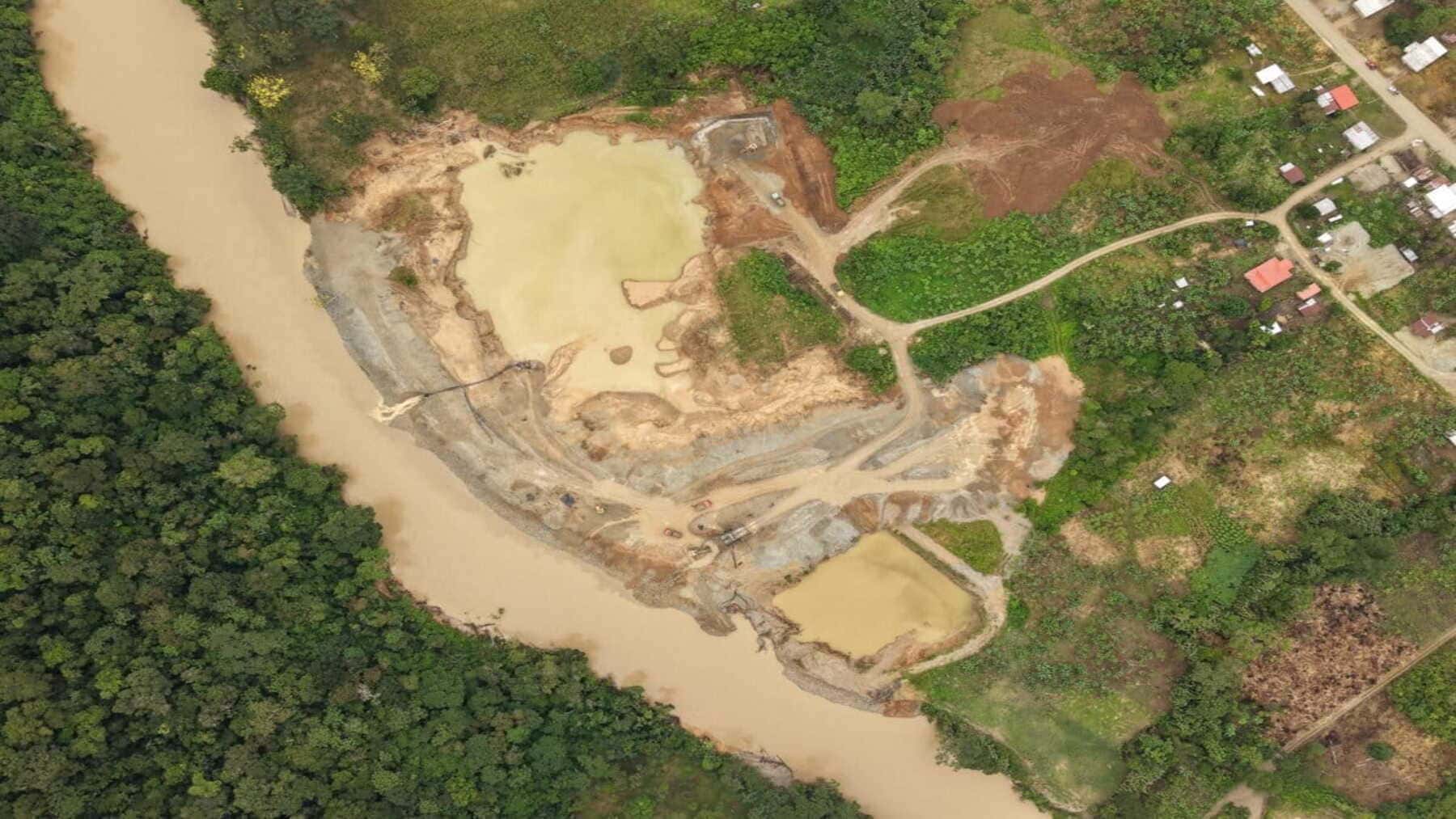 La minería amenaza las áreas protegidas y los tesoros naturales de la Amazonía