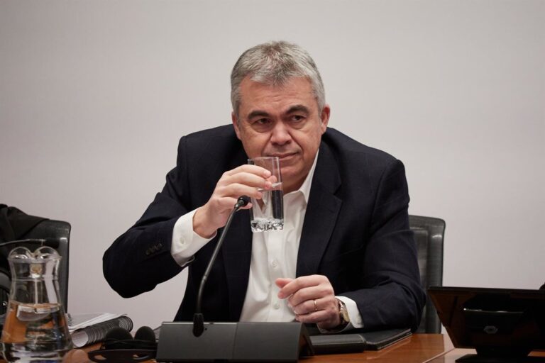 La Guardia Civil solicita al juez investigar cuentas bancarias de familiares de Cerdán como