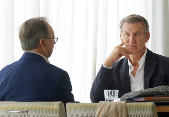 Feijóo asegura que el Gobierno conocía la posible ocupación de Ceuta y critica las barreras