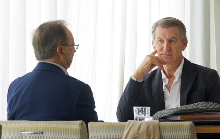 Feijóo asegura que el Gobierno conocía la posible ocupación de Ceuta y critica las barreras
