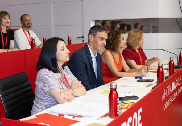 El PSOE acusa a Feijóo de aprovechar su visita a Ceuta para avivar la tensión y hacer campaña