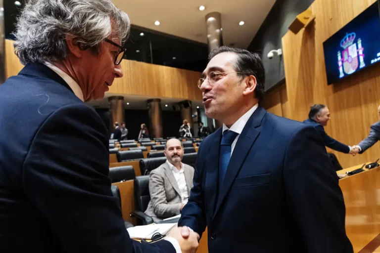 El PP critica a Albares por atribuir la crisis de Ceuta a "bulos" y Vox lo acusa de "colaborar"