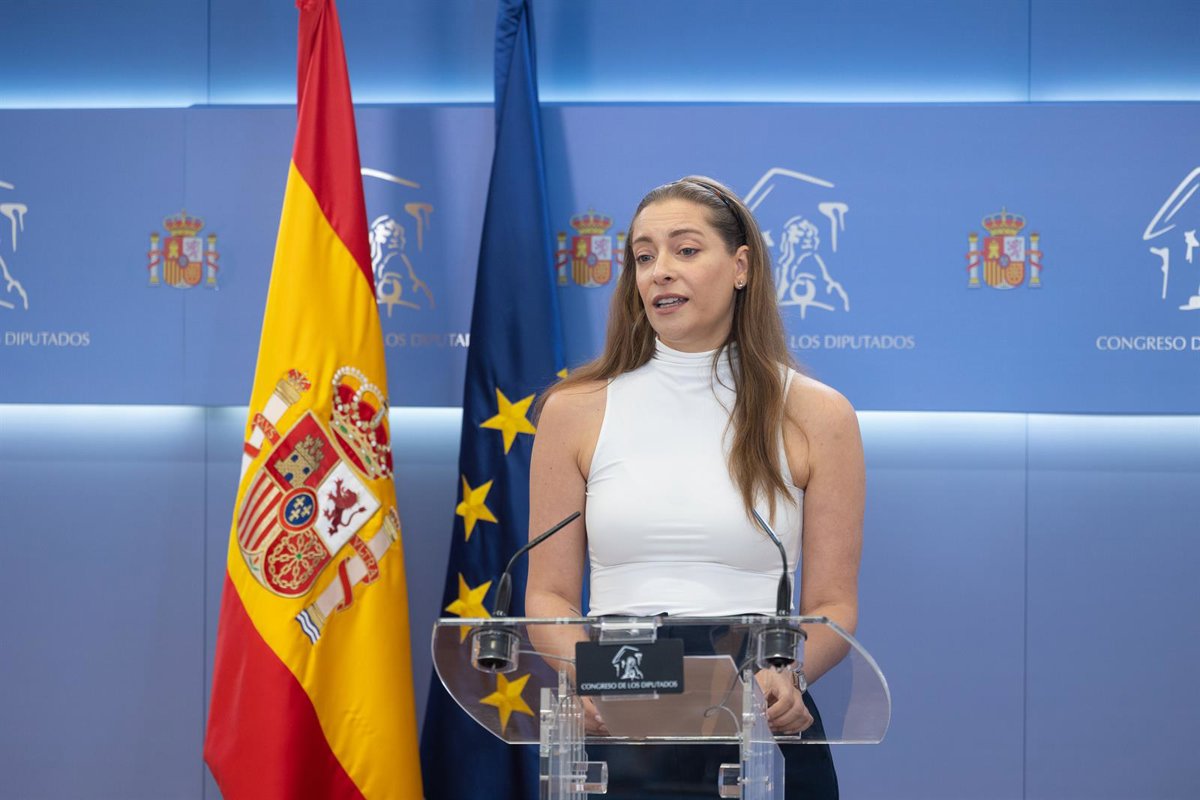 El PP afirma que Sánchez sigue "herido" por el Rey y arrastra complejos con Felipe VI