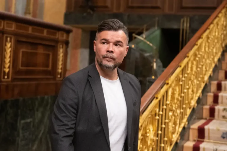 Colau anima a Rufián a unirse al Frente Amplio y le pide liderar la unión de izquierdas