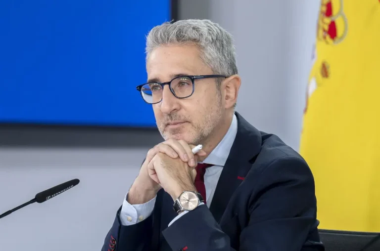El gobierno califica de "papel mojado" el contrato de Feijóo por impugnar los impuestos y las