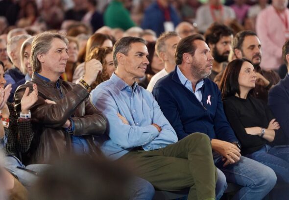Sánchez pide unir el voto en el PSOE ante la fragmentación de la izquierda: "Todo al rojo"